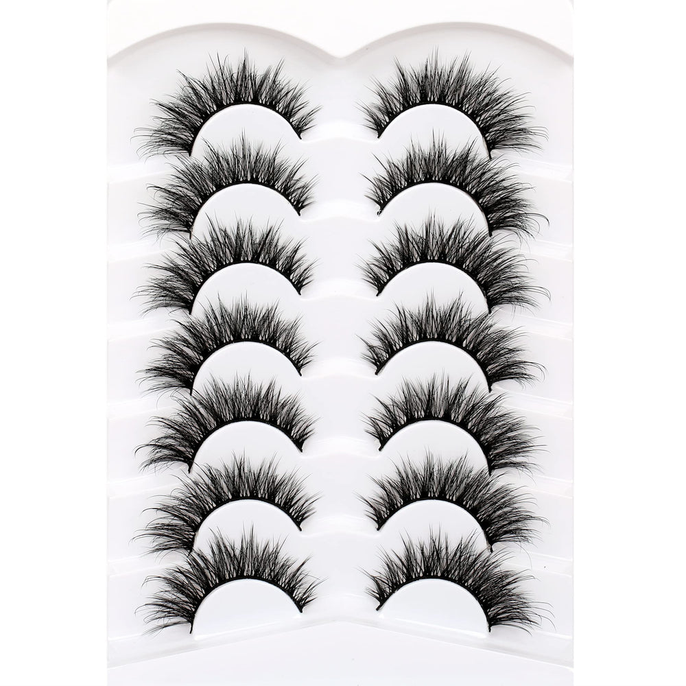 Pooplunch cils oeil-de-chat 8D accentuant le coin externe pour un regard plus ouvert.
