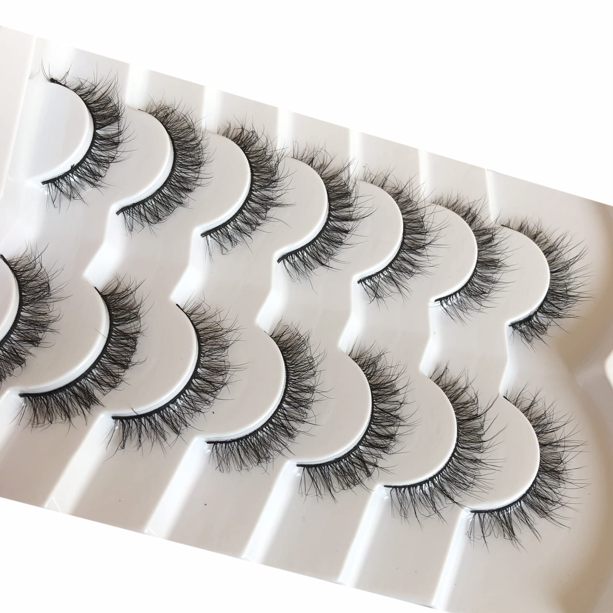 Pooplunch cils volume wispy : effet plumeux et volumisant.
