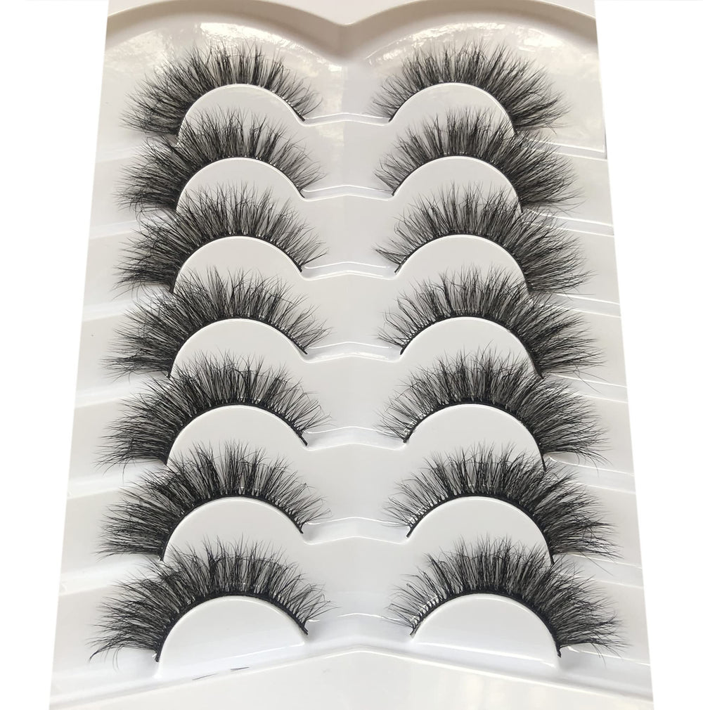 Pooplunch cils wispy avec effet regard chat pour un look quotidien.