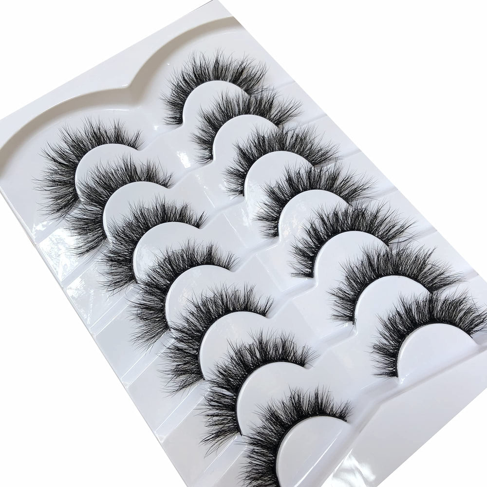 Pooplunch yeux lumineux grâce à des cils faciles à poser et à entretenir.