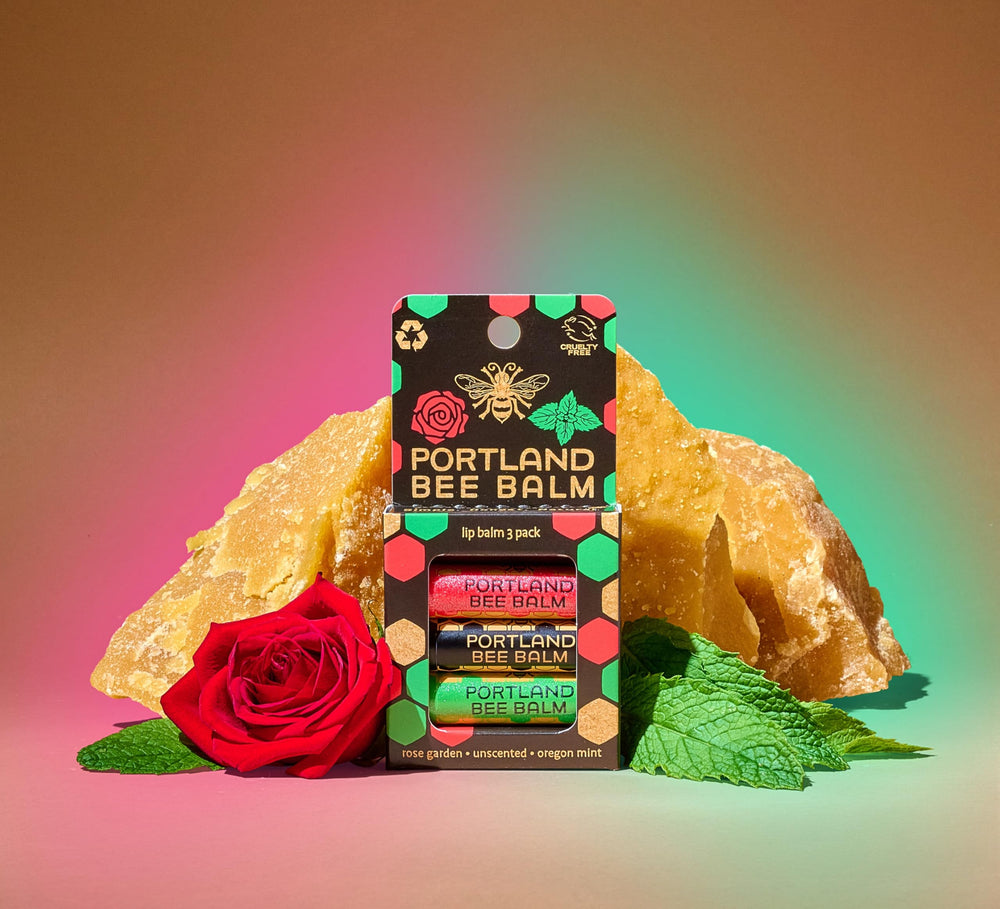 Portland Bee Balm texture crème, application facile sur les lèvres sèches.
