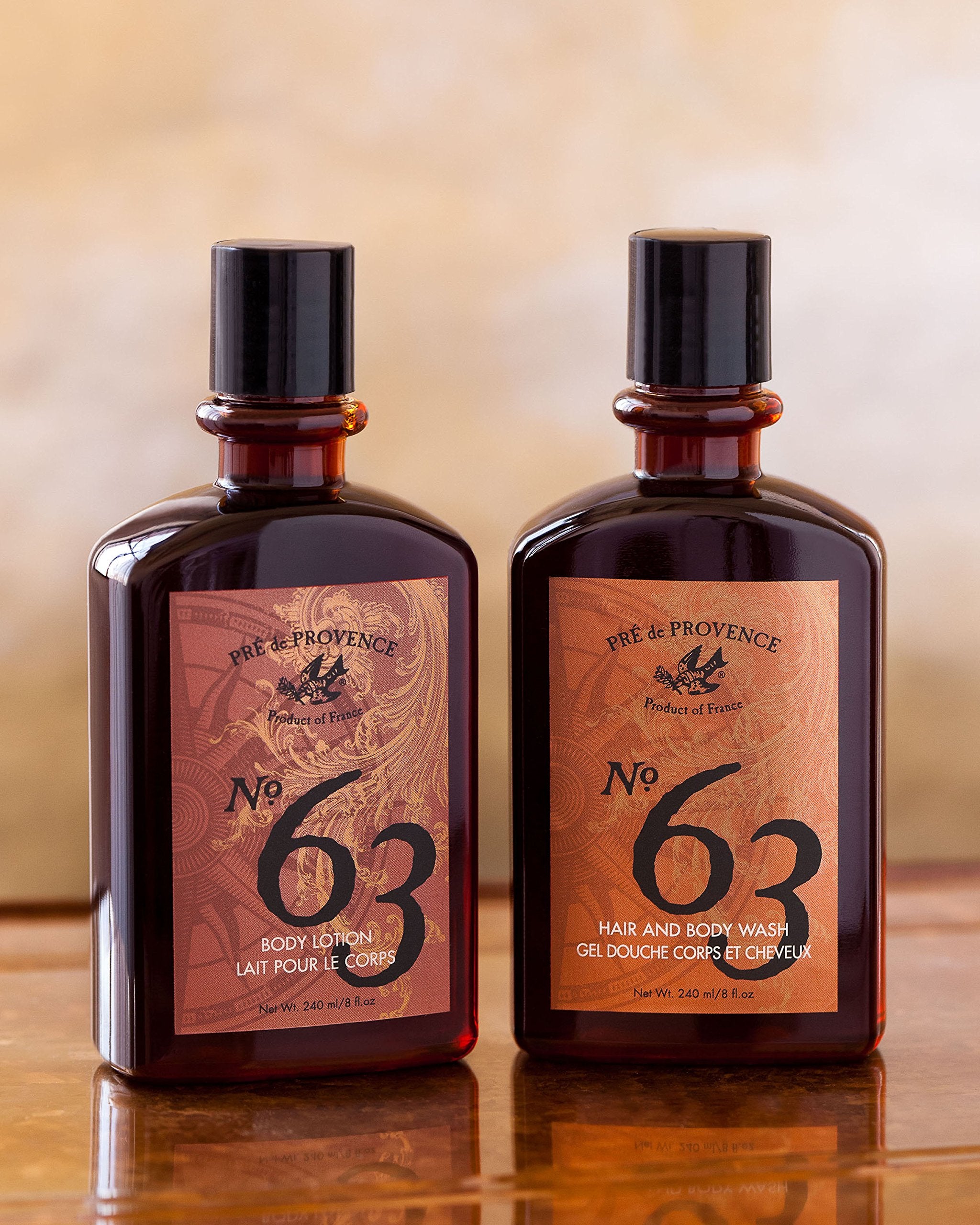 Texture absorption rapide de la lotion No.63 sur peau masculine.