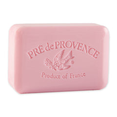 Savon artisanal Pre de Provence au pamplemousse, mousse riche et parfum frais.