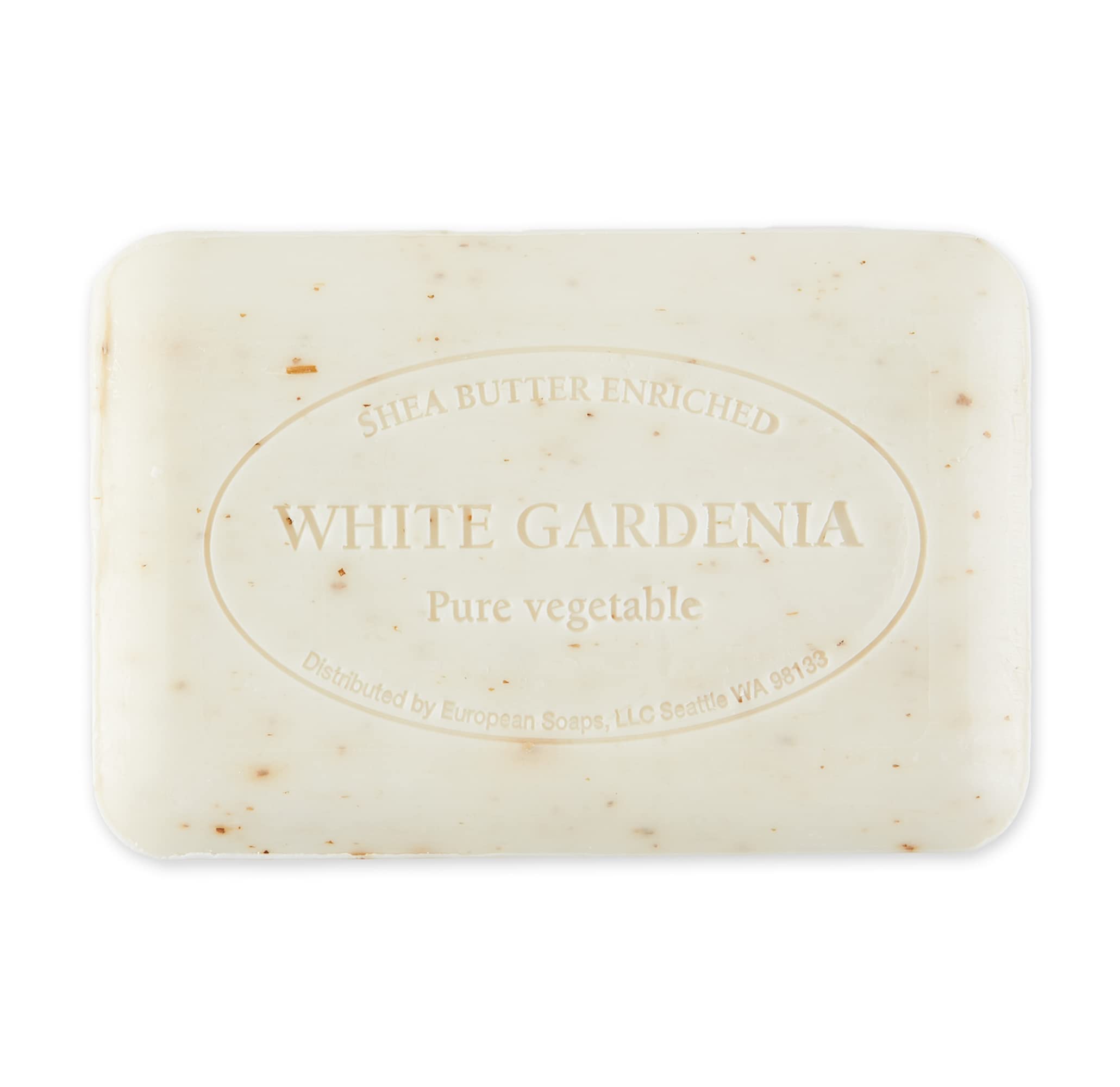 Savon artisanal Pre de Provence quad-millé, mousse riche et texture ultra-lisse.