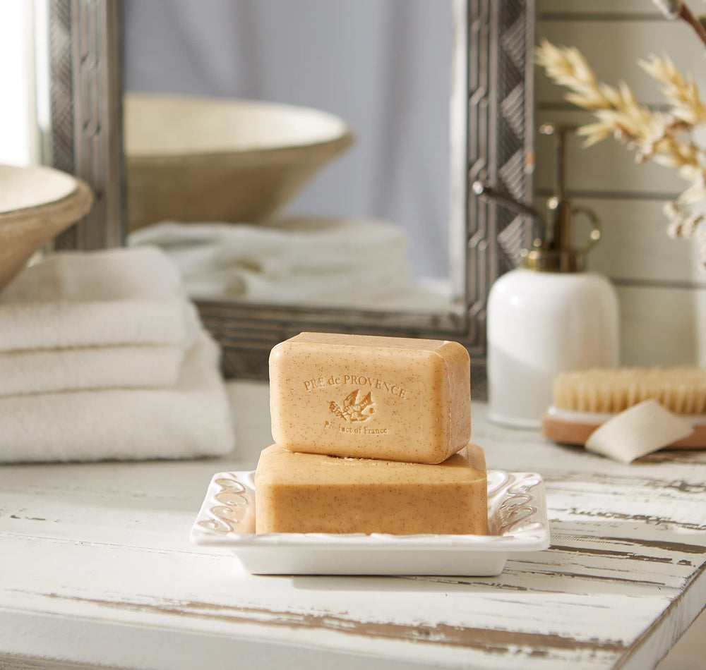 Savon luxe Pre de Provence mousse crèmeuse pour peau douce.