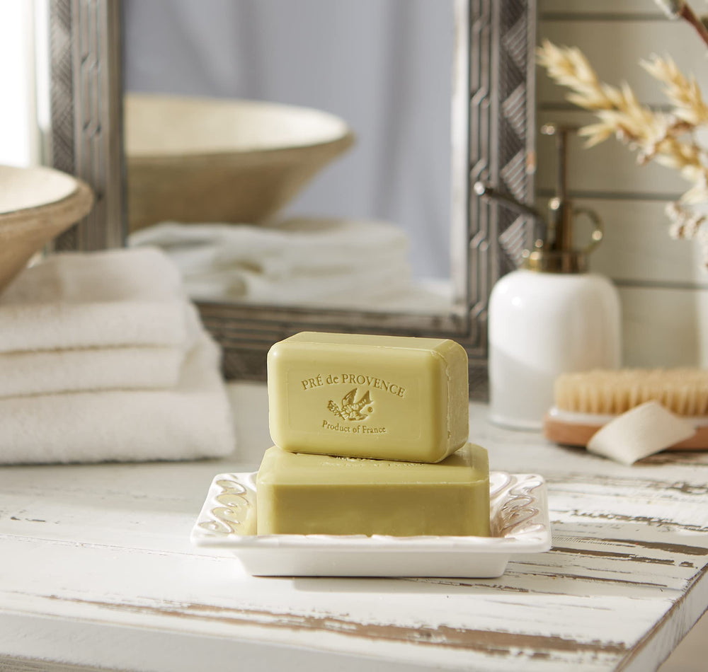 Savon quadri-moulé français Pre de Provence, texture lisse et pureté