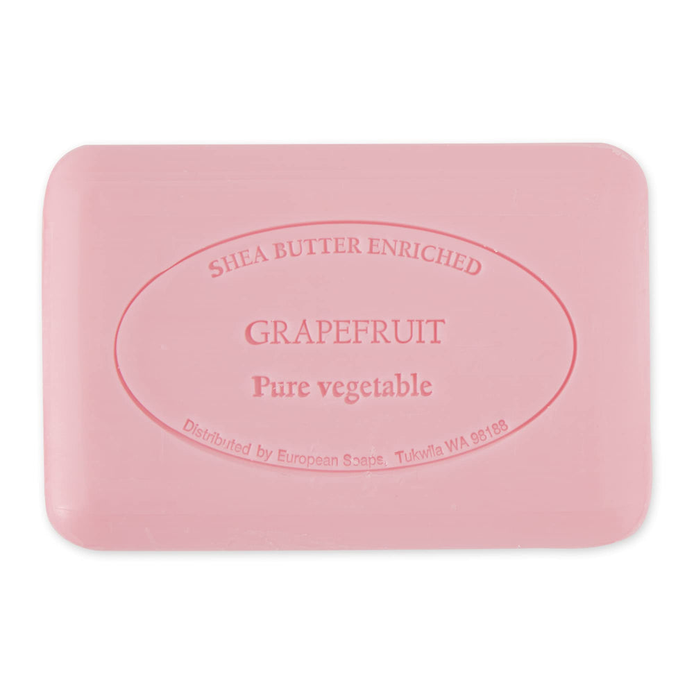 Savon traditionnel Pre de Provence moulé quatre fois, texture lisse durable.