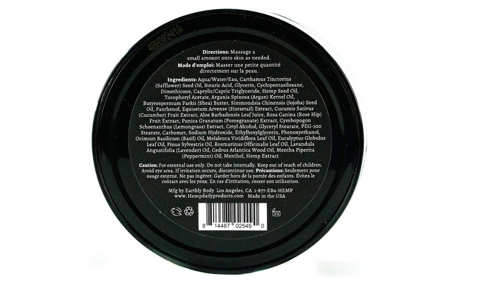 Texture légère de la Crème Premium Hemp Extract Daily avec absorption rapide.