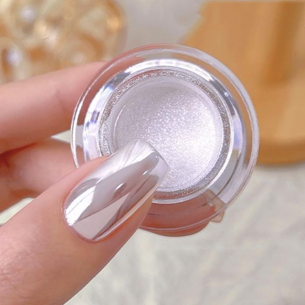 Pretty Diva Poudre Chrome Blanche, rendu lumineux idéal pour une manucure maison ou en salon.