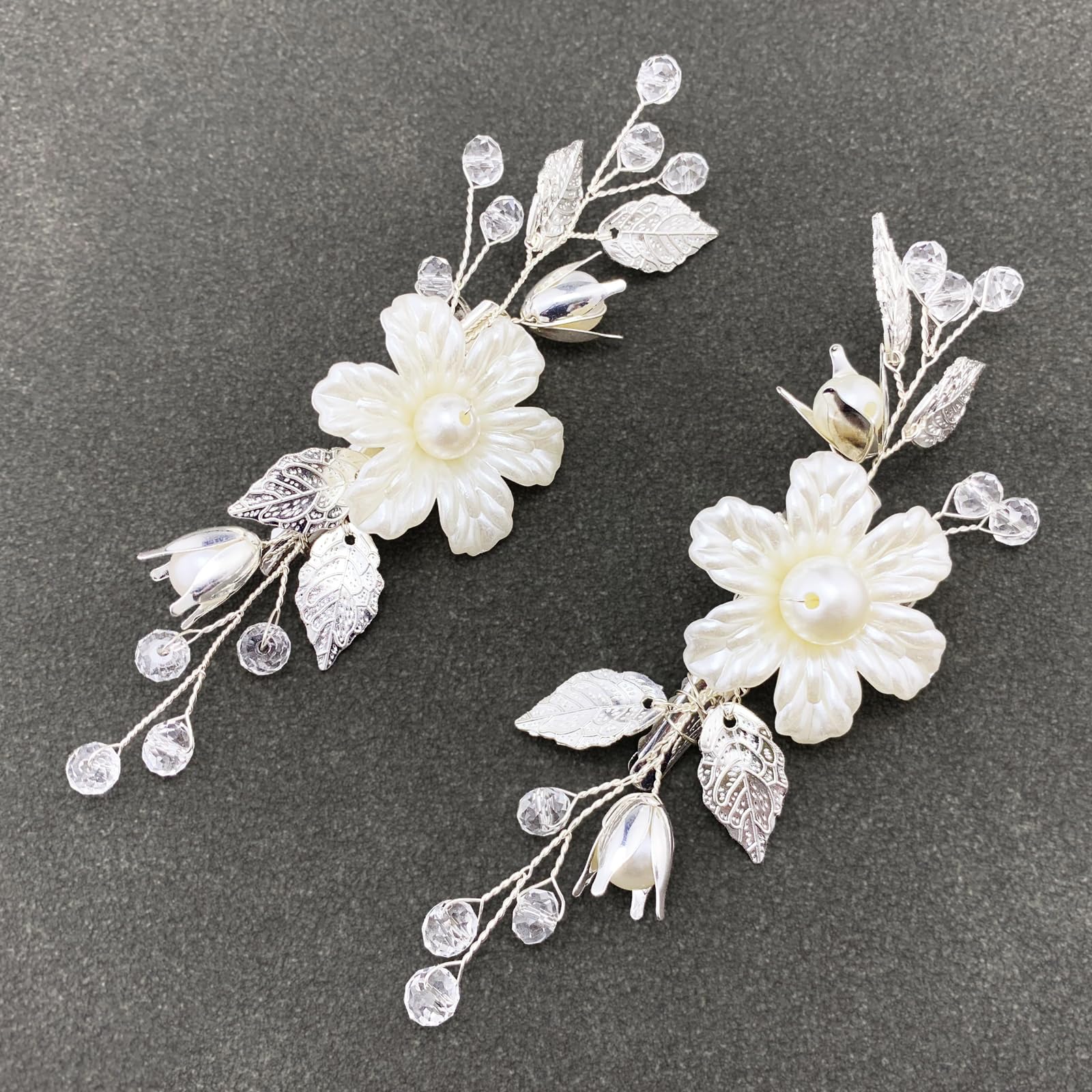 PrettyLife perles-fleur ivoire sur broche-cheveux, idéal pour sublimer une coiffure de mariée.