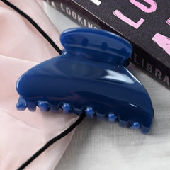 Barrette Prettyou en celluloïde italienne, bleu sombre, résiste à l’eau.