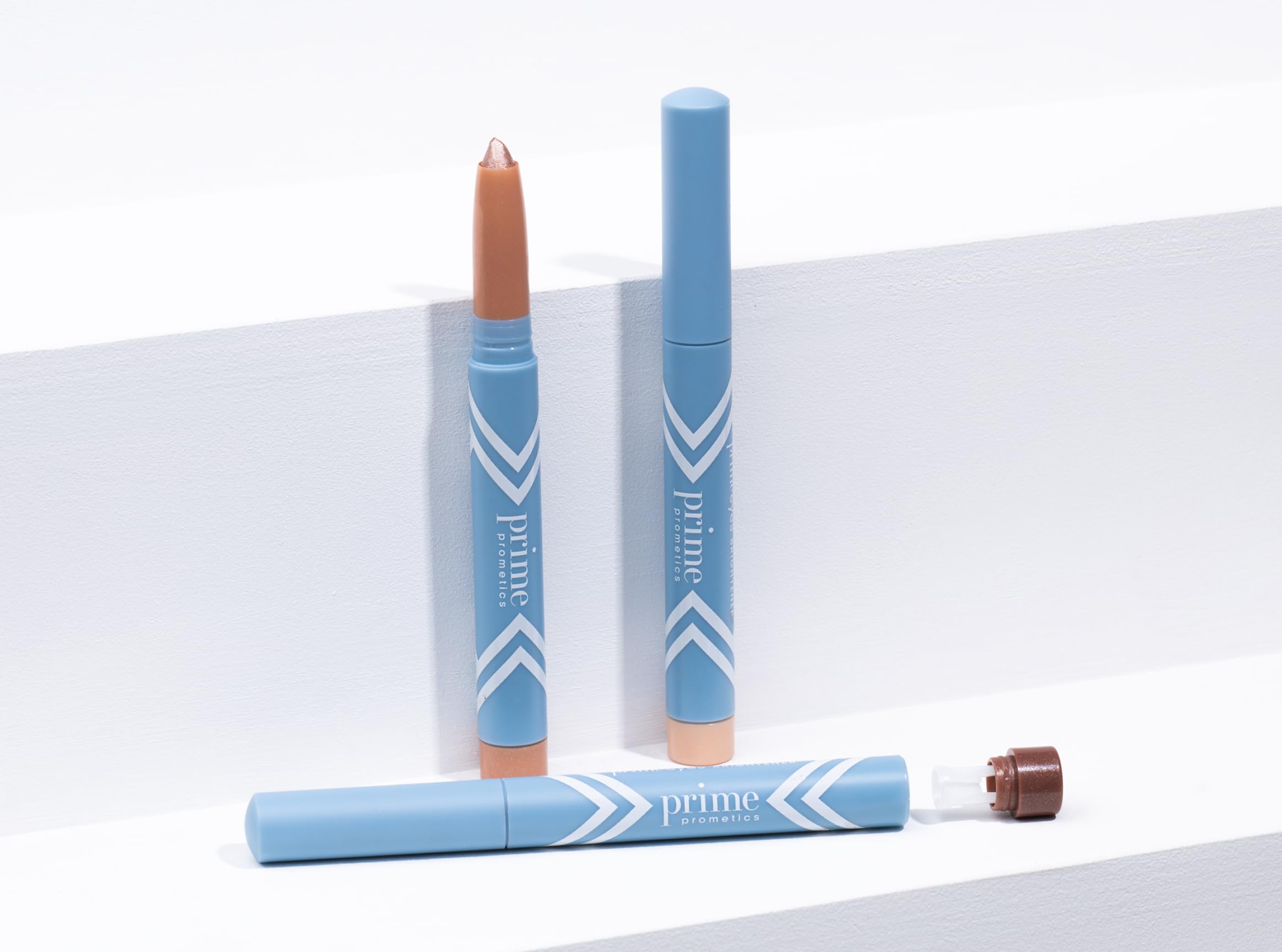 PRIME PROMETICS PrimeEyes Fini Crème — base lumineuse idéale pour un maquillage jour.
