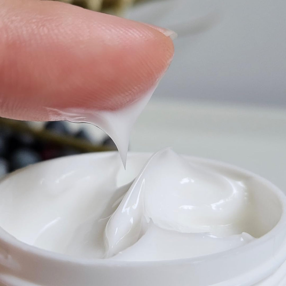 PrimeEyes Hydrate – texture-non-grasse: hydratation légère adaptée au maquillage.
