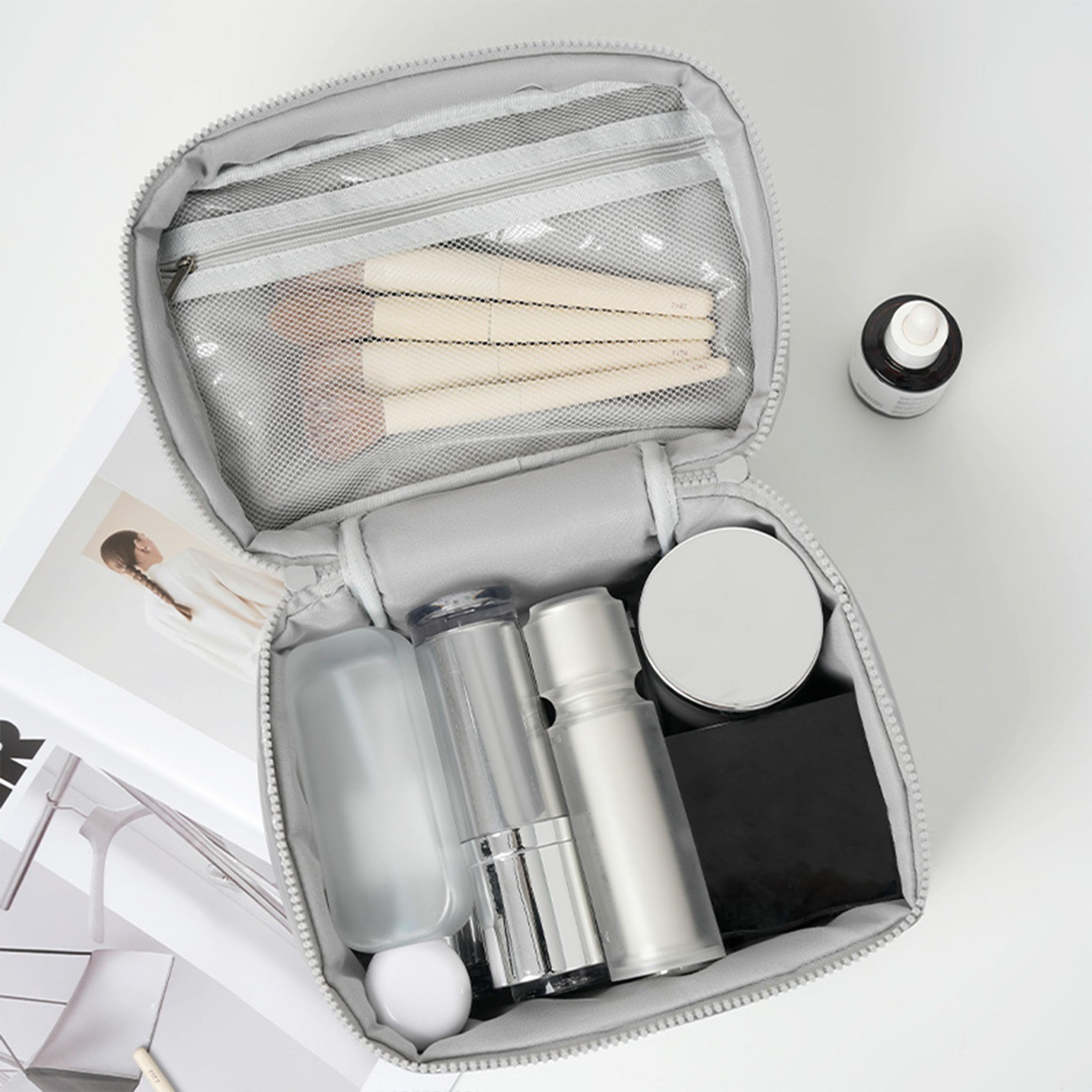 Prite organisation porte-accessoires optimisant l'agencement des produits de beauté.