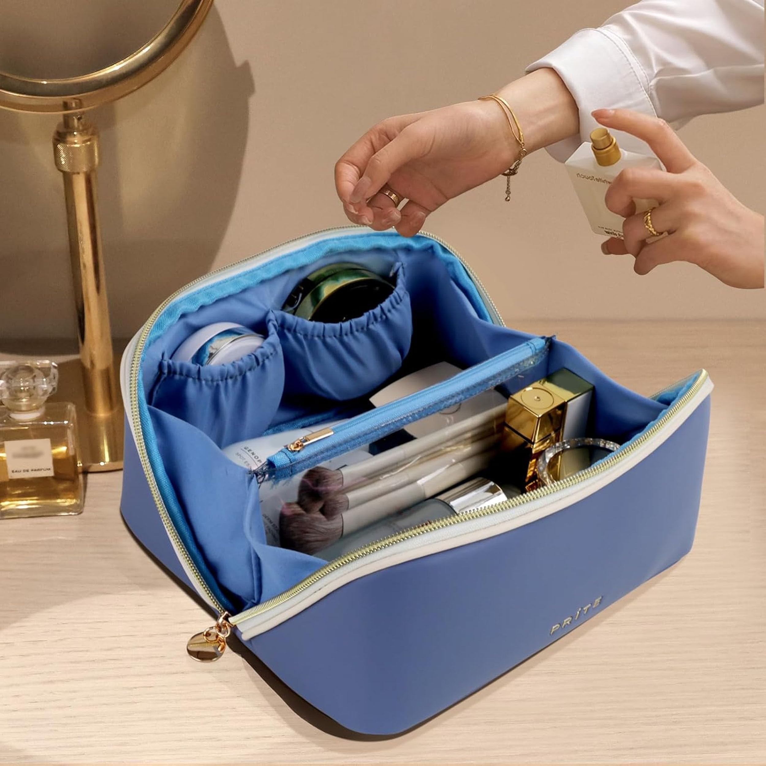 Design moderne Prite bleu, parfait pour le style en voyage.