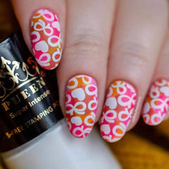 Vernis PUEEN Super Intense noir profond pour stamping, idéal sur fonds sombres.
