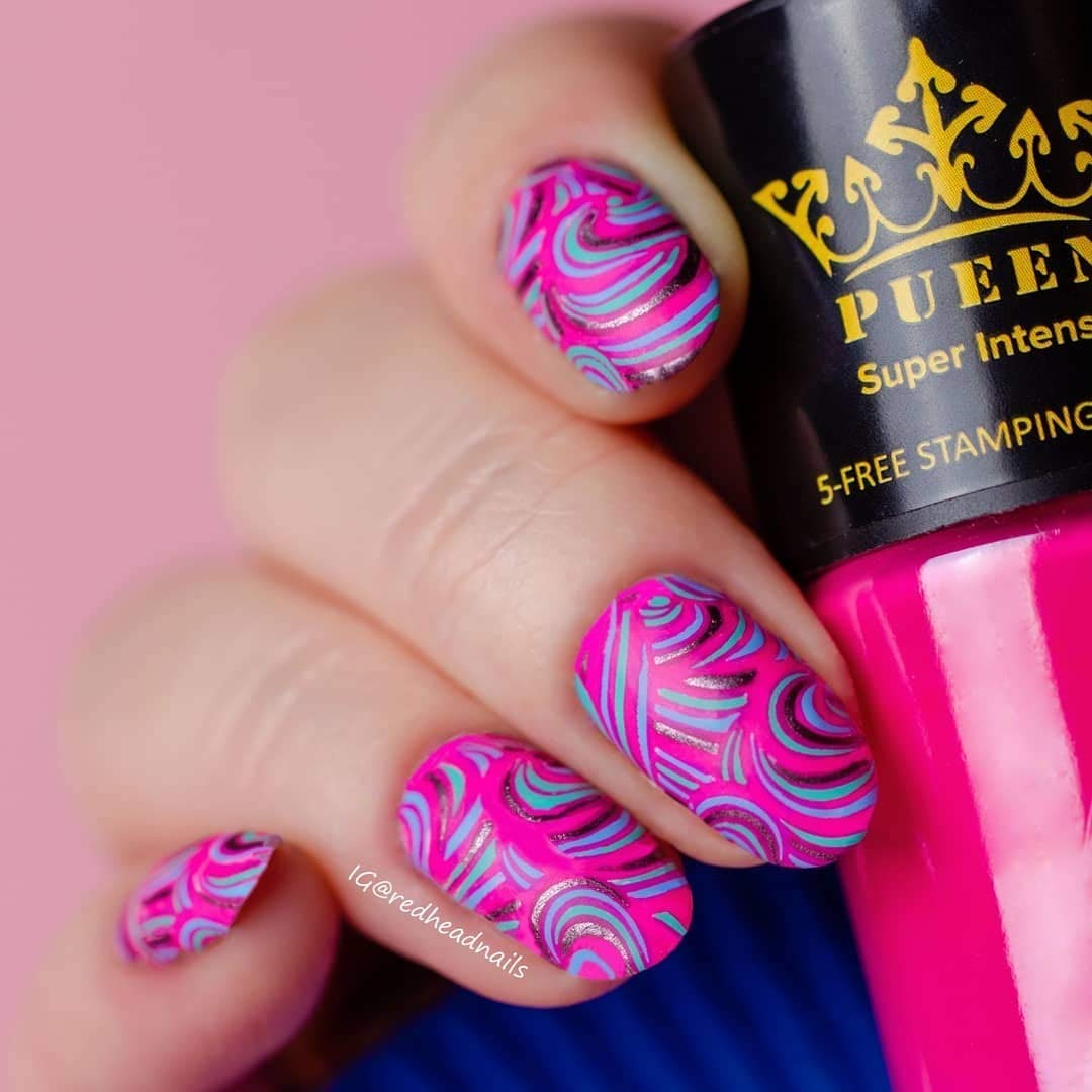 Vernis PUEEN Super Intense vert sirène pour stamping, rendu lumineux.