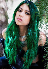 Pulp Riot Fly Trap, couleur vive sur cheveux pré-éclaircis pour un rendu fidèle.