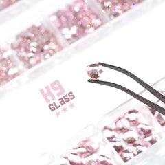 Qiipii 24 Styles – petites boules rose clair pour des motifs subtils sur ongles.
