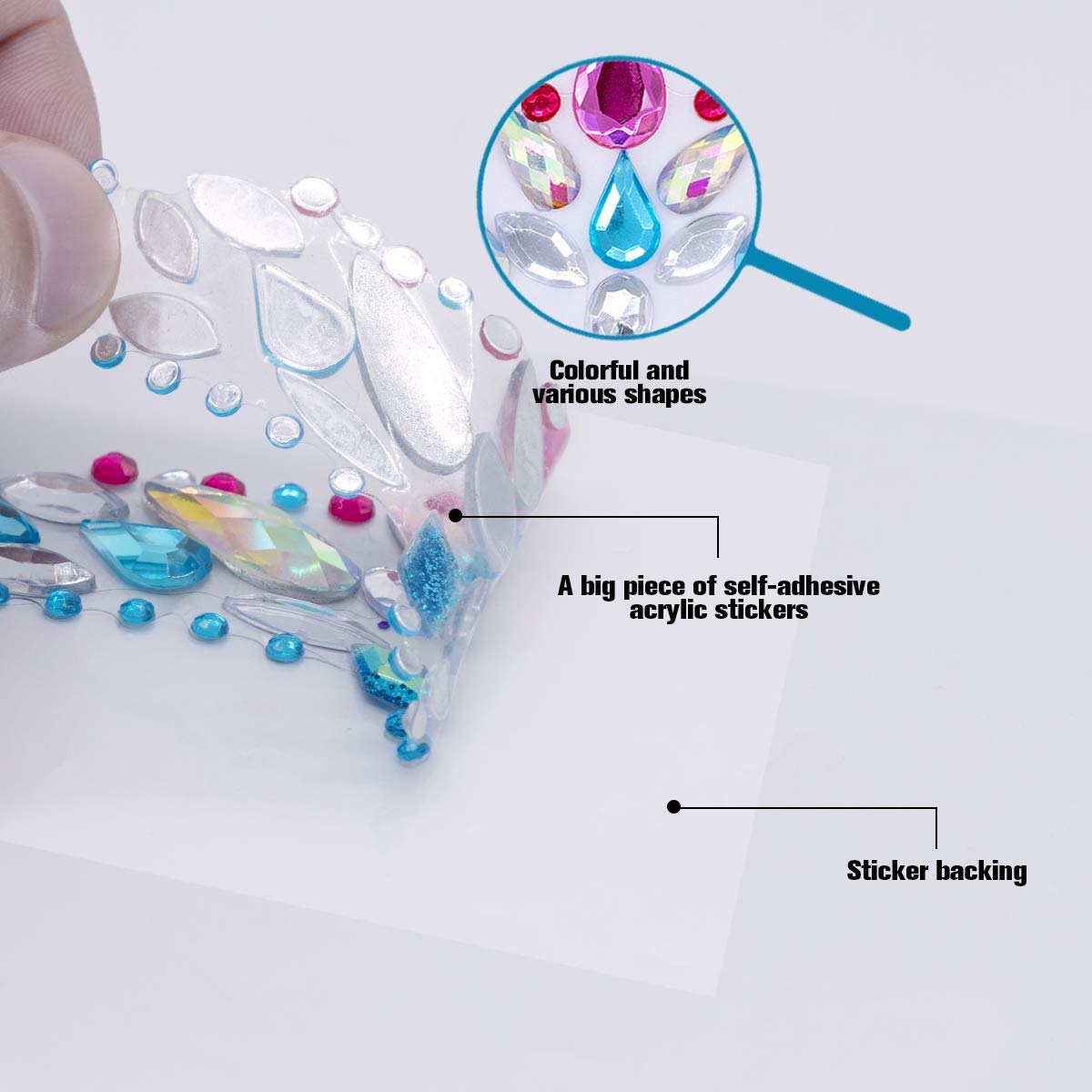 Qiseven bijoux visage sirene dans les cheveux, complètent une coiffure audacieuse.
