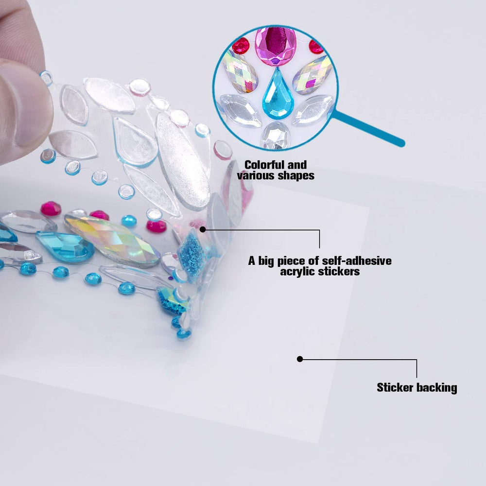Qiseven bijoux visage sirene dans les cheveux, complètent une coiffure audacieuse.