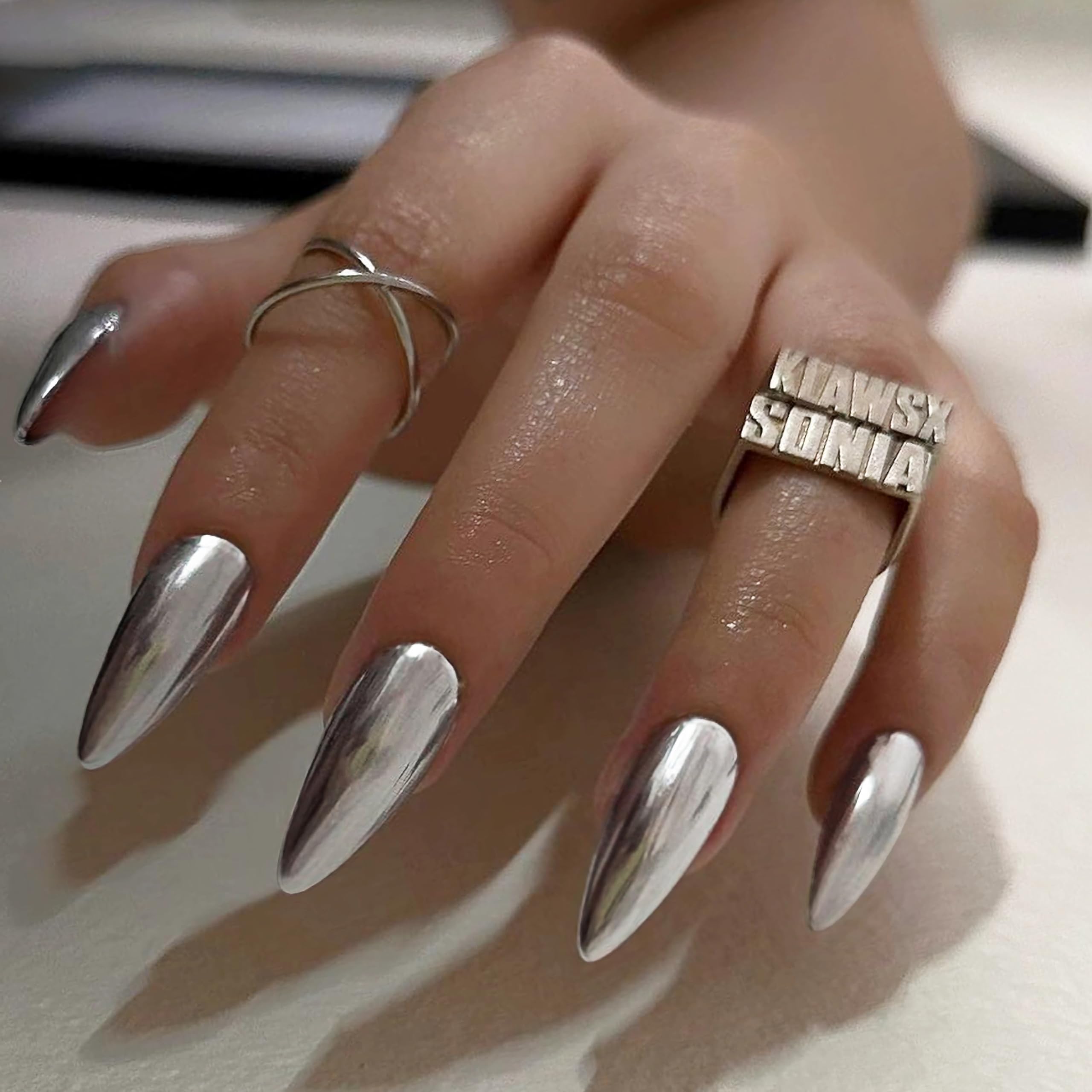 Qsnidy ongles adhésifs miroir argenté, effet métallique durable pour soirée.
