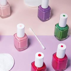 Q-tips coton-tiges – arts et bricolage pour appliquer de la colle avec précision.