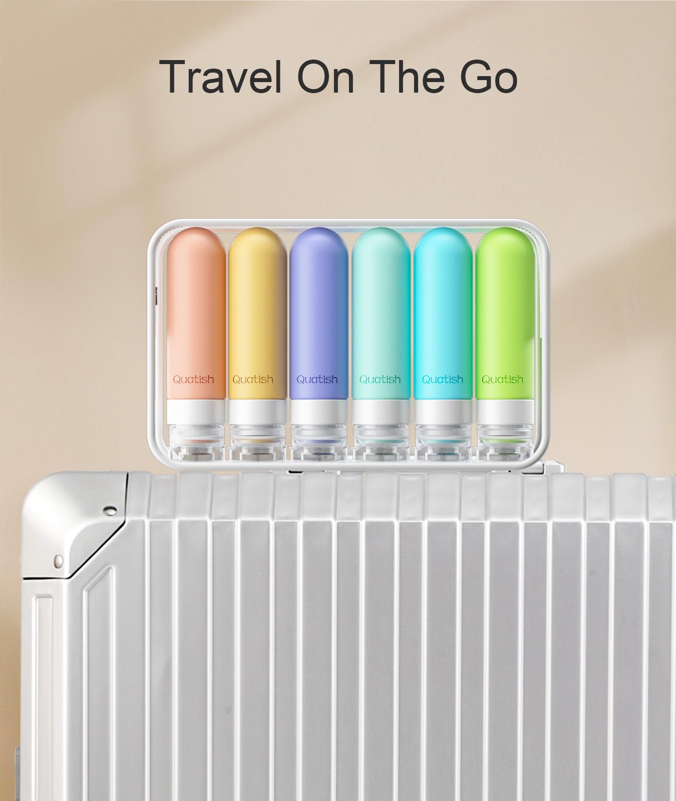 Quatish accessoires d'hygiène pratique pour voyages courts et organisés.