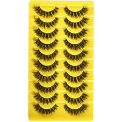 Cils QUNETY à effet plume volumineux pour un regard léger et élégant.