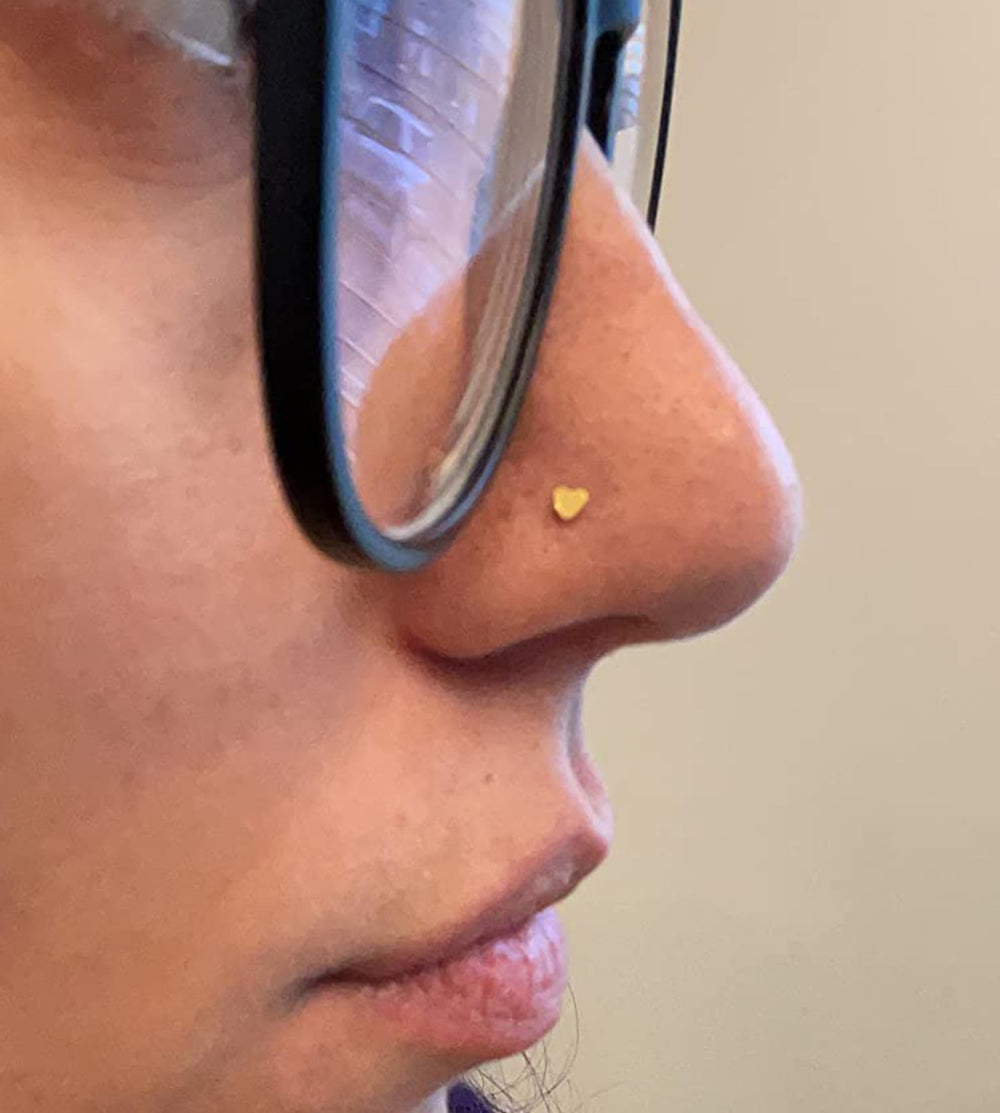 Bijoux nez doré QWALIT, finition élégante et durable.