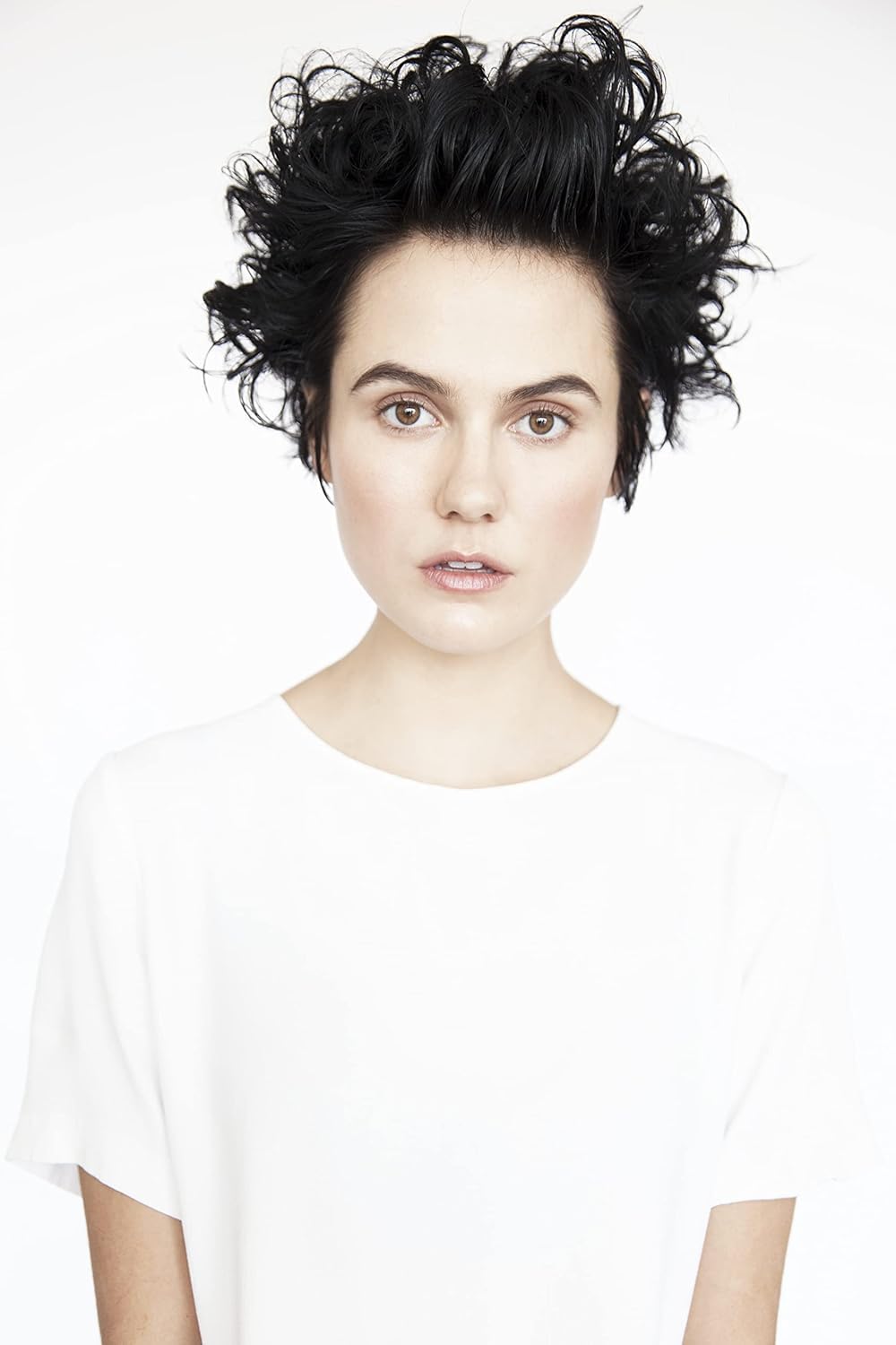 R+Co Aircraft Mousse sur cheveux ondulés, volume et corps apparents