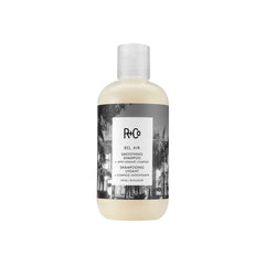R+Co Bel Air bain lissant pour cheveux doux et brillants.
