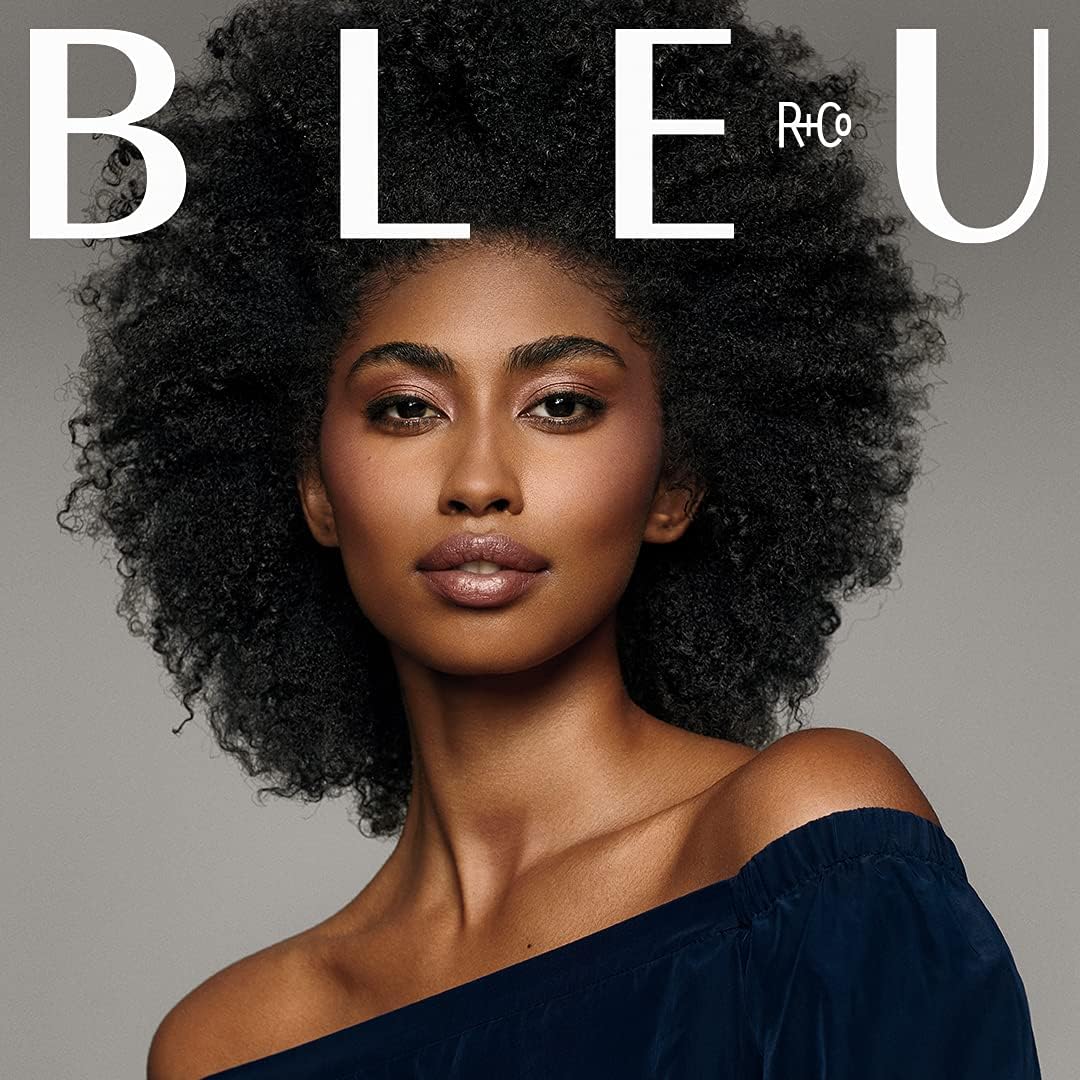 R+Co BLEU – brillance intense pour cheveux soyeux et polis.