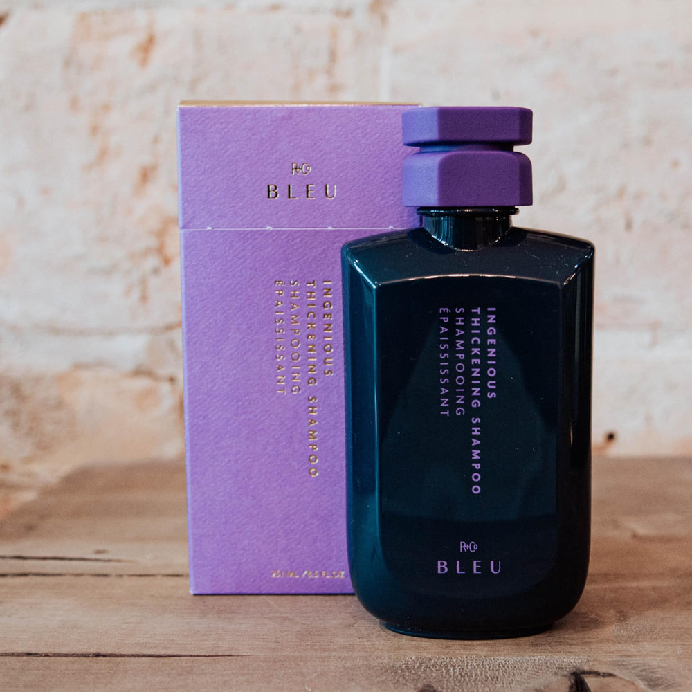 R+Co BLEU: protéines végétales visibles, cheveux fins gagnent densité et tenue.