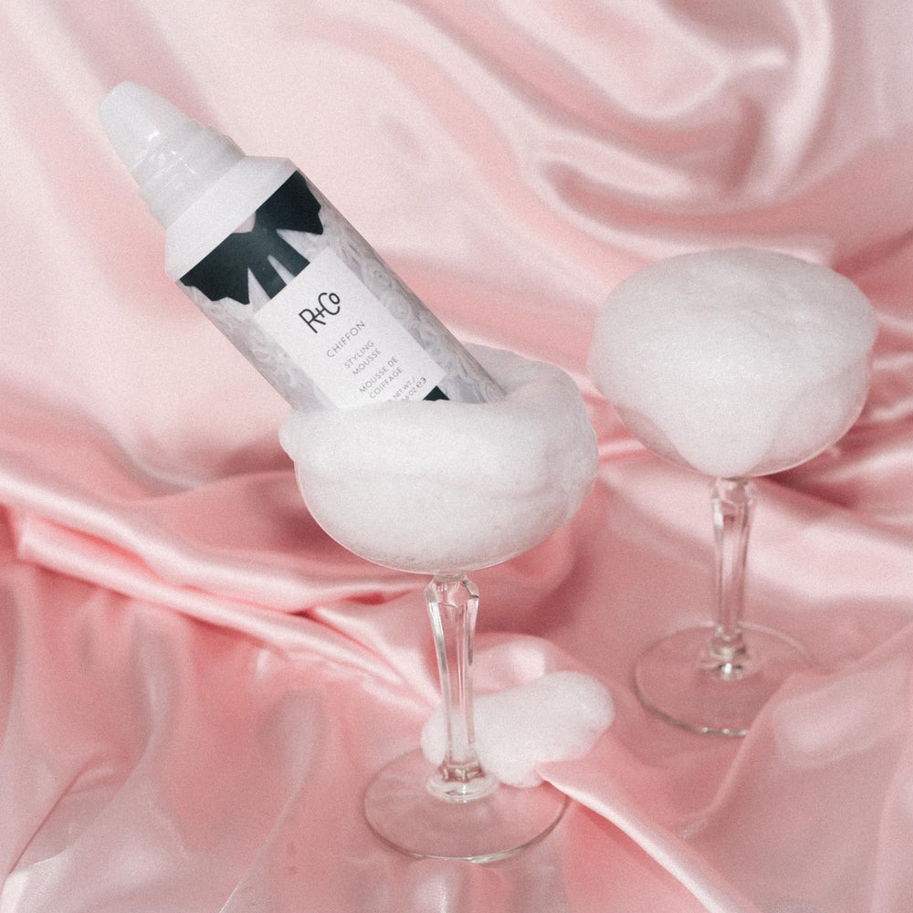 R+Co Chiffon Mousse brillance: fini brillant et lisse