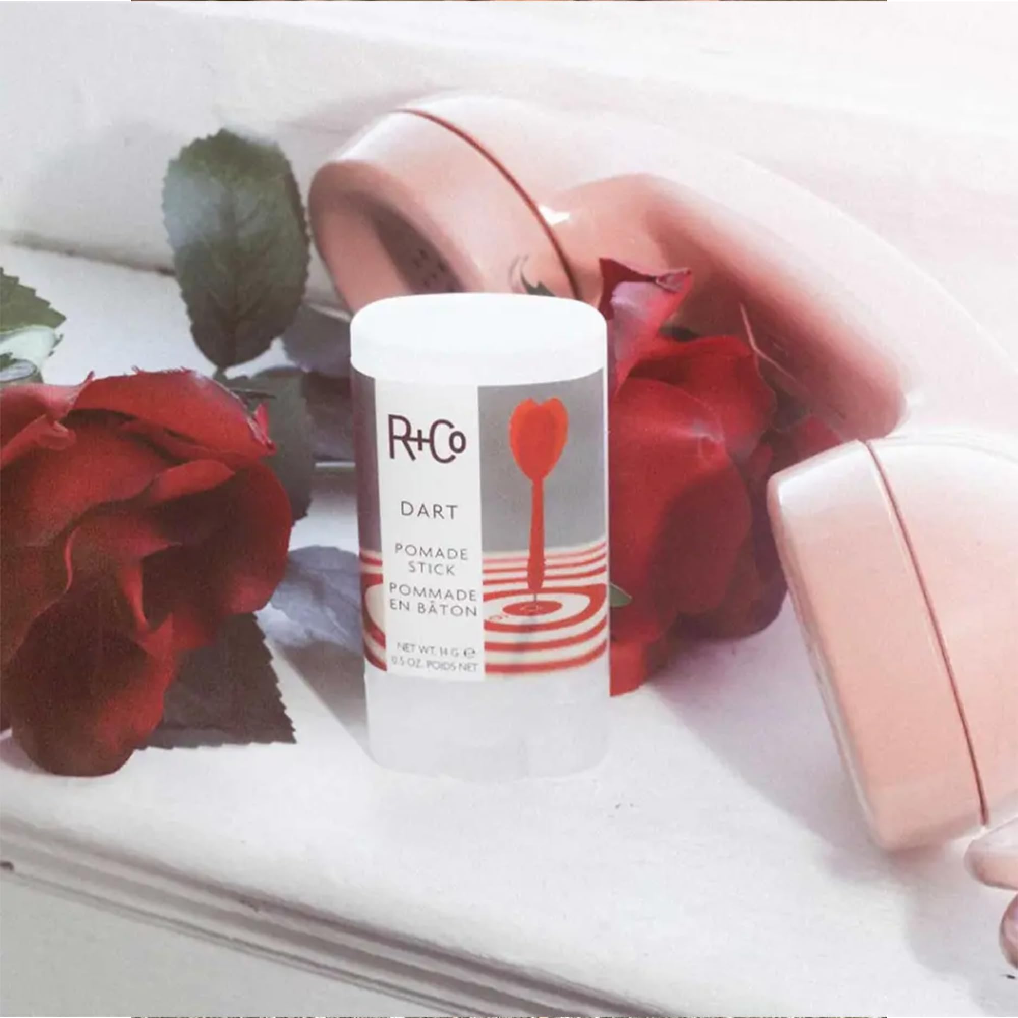 R+Co Dart Pomade Stick utilisation quotidienne facilitée pour styling