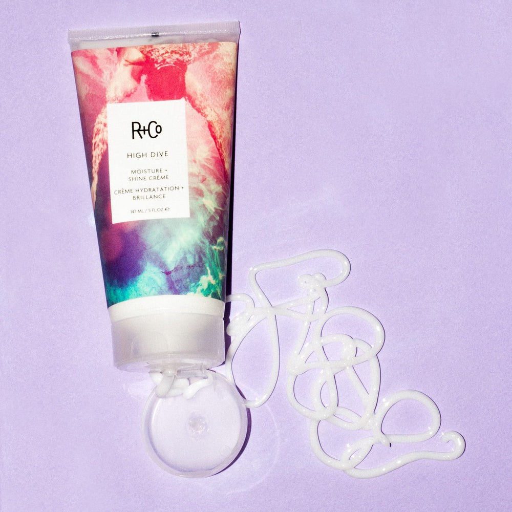 R+Co HIGH DIVE renforcement de la structure capillaire pour cheveux plus solides.