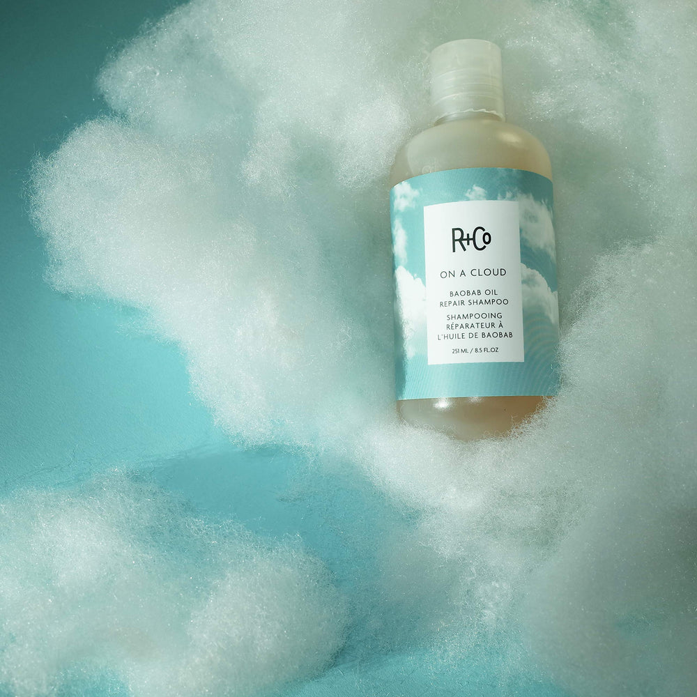 R+Co On A Cloud Baobab Repair Shampoo – emballage écologique et recyclable.