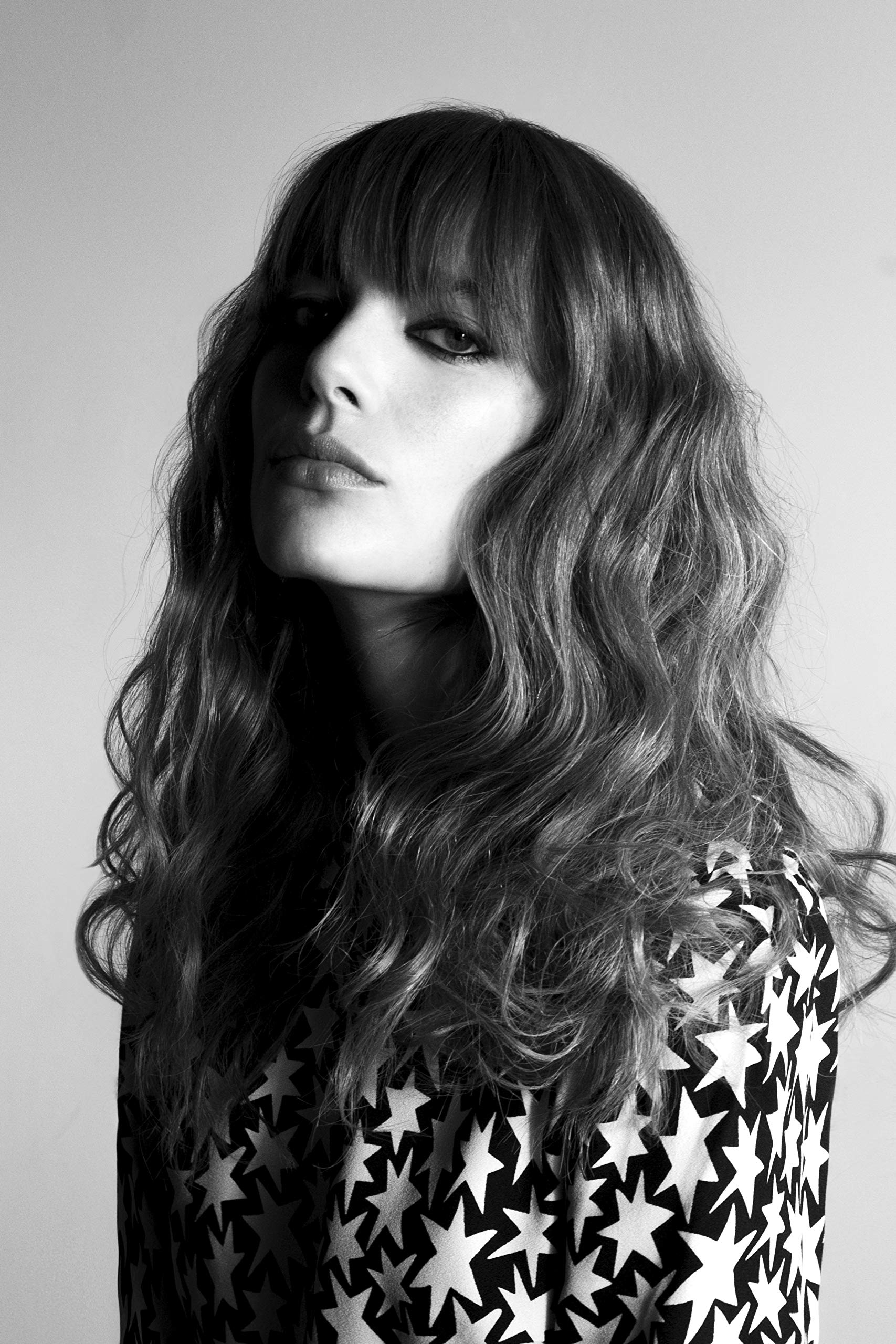 R+Co Sail Soft Wave Spray utilise des extraits naturels pour cheveux sains