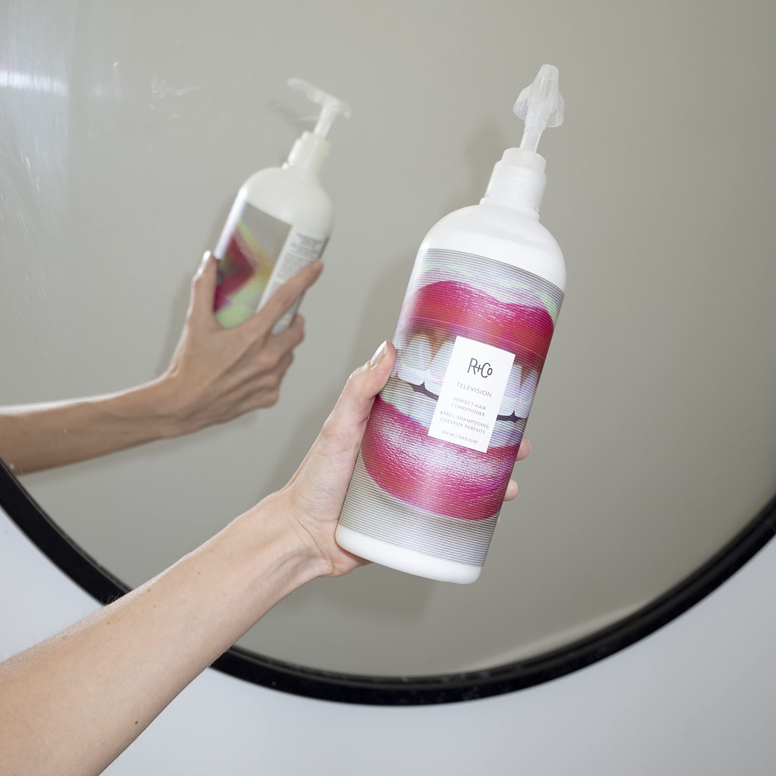 Texture crèmeuse du Conditioner pour faciliter l’application et le démêlage.