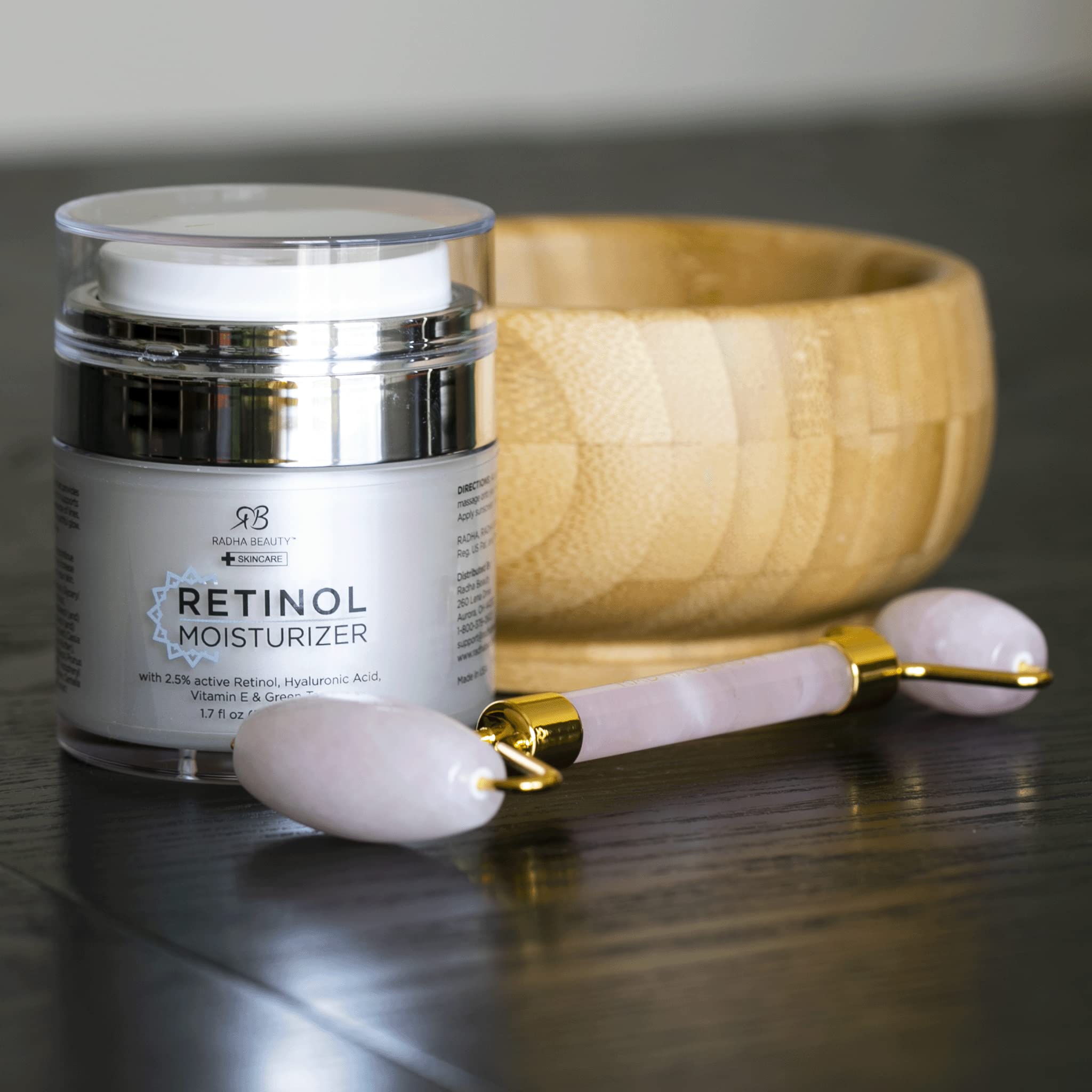 Radha Beauty Crème Luxe Jour et Nuit – convient sous le maquillage et sans résidu gras.