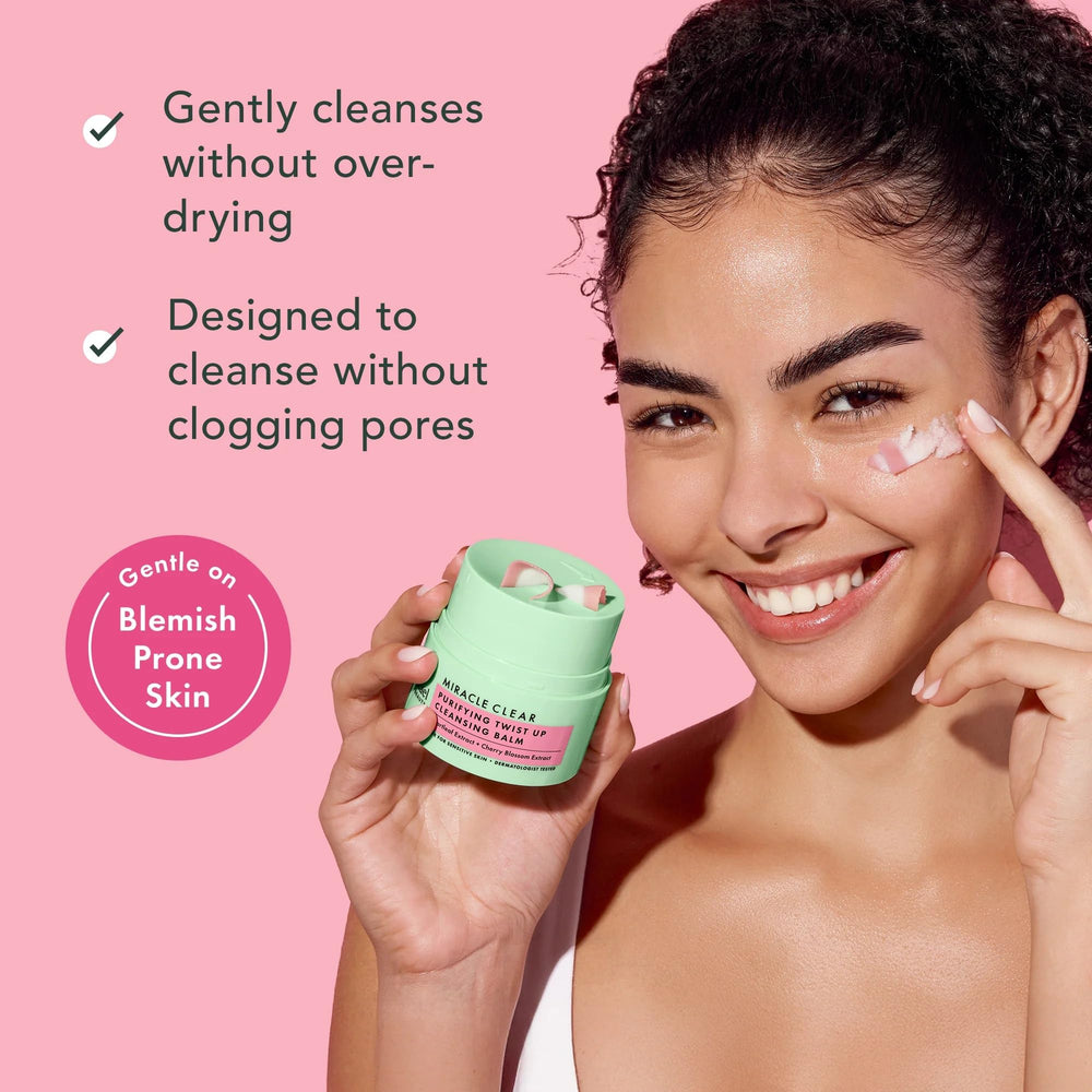 Texture du baume Miracle Clear sur le doigt avant application