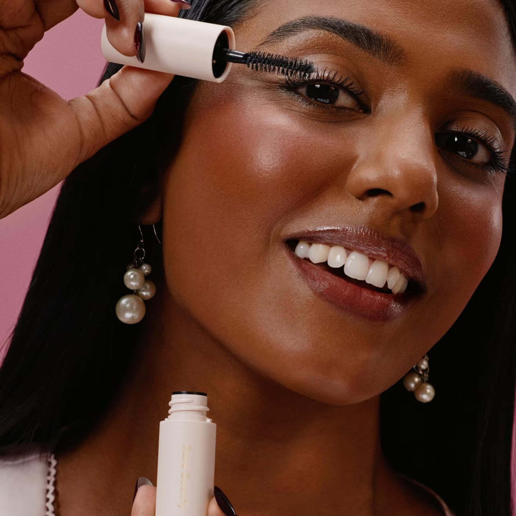 Rare Beauty ensemble cils et sourcils essentiels pour un regard plus net.