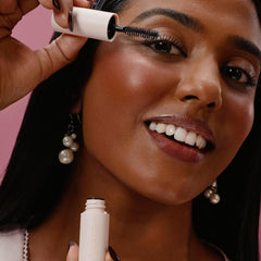 Rare Beauty ensemble cils et sourcils essentiels pour un regard plus net.