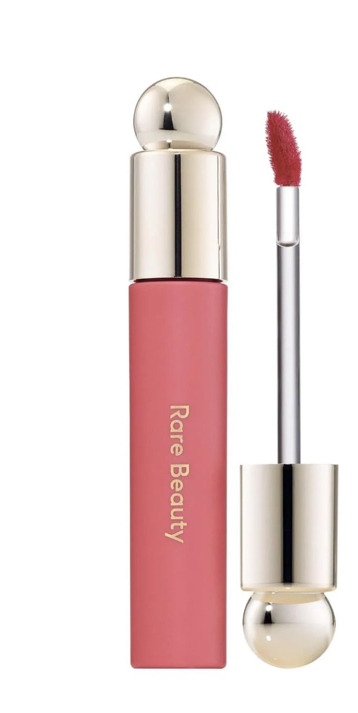 Rare Beauty huile à lèvres teinte Happy, hydratation durable et fini gloss léger.