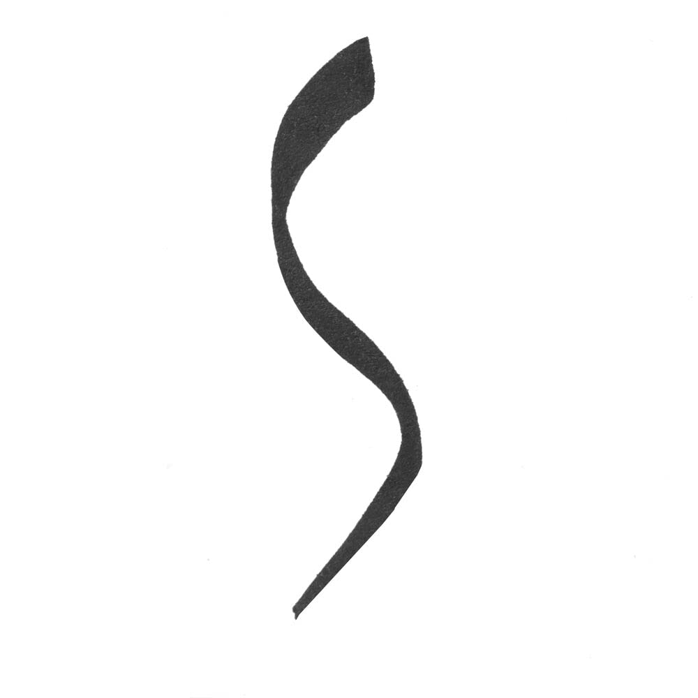 Trait noir matte Rare Beauty Perfect Strokes pour une tenue longue durée.