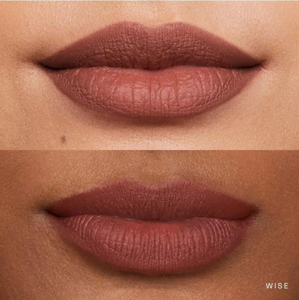 Rare Beauty Wise, nuances neutre mauve, idéal pour prolonger la couleur du rouge.