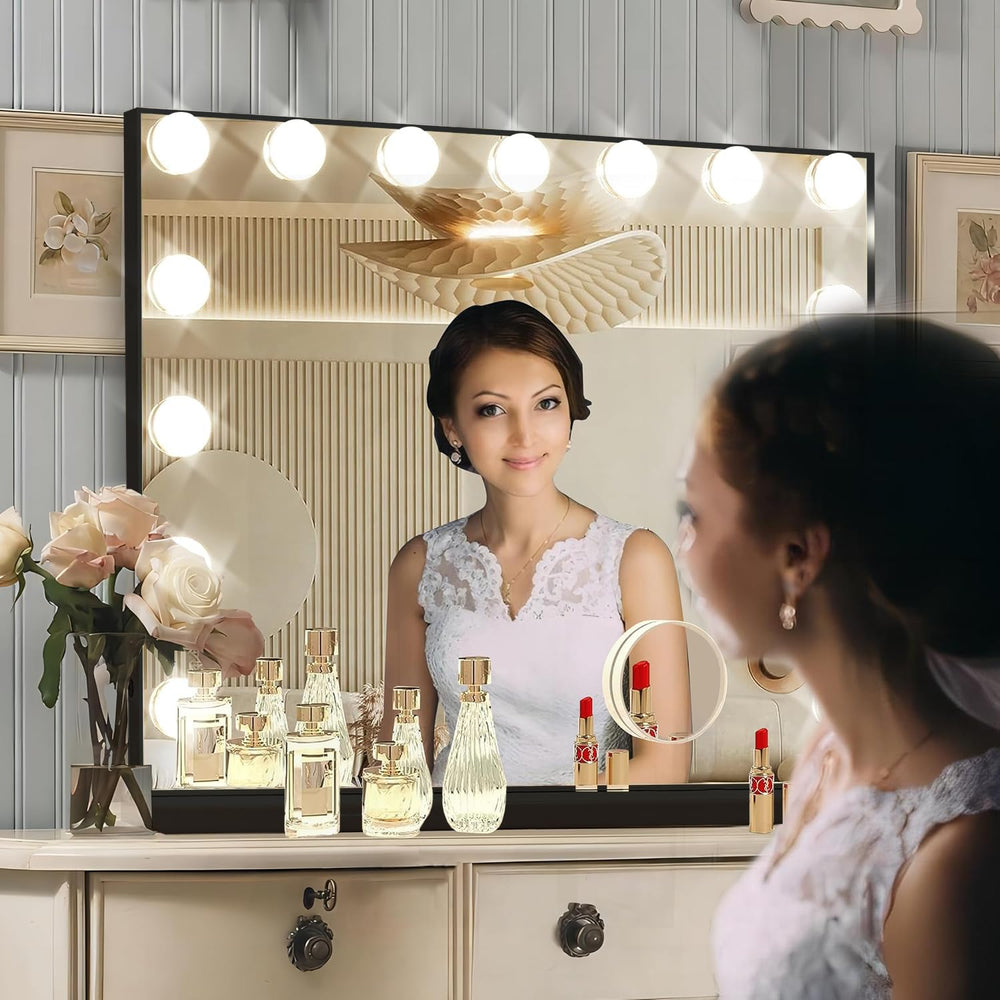 Éclairage à 3 couleurs ajustables pour créer l'ambiance idéale de maquillage.