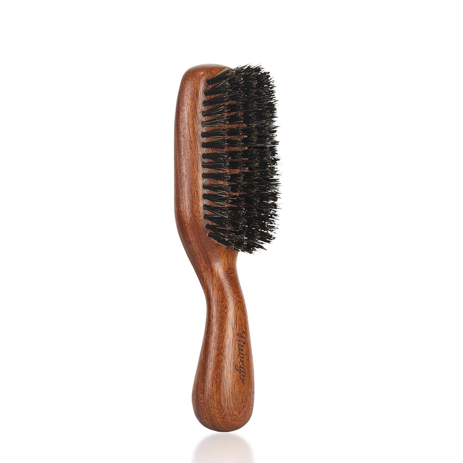 Brosse RAVEGO pour cheveux d'homme, coiffage fluide et effet lissé.