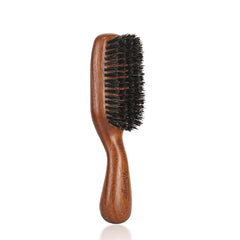 Brosse RAVEGO pour cheveux d'homme, coiffage fluide et effet lissé.